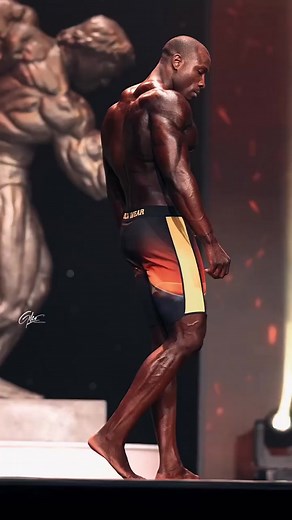 THOSE TRAPS 😯😯😯 #throwbackthursday with your 2022 Arnold Classic Men’s Physique Champion Erin Banks. #asf2022 #arnoldclassic #tbt #throwback #mensphysique 🎥 @gilco_productions