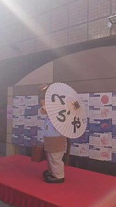 イベントのテーマに合わせて今日は相合傘を携えて登場🙊☂️寅チッチ独特のポージングが可愛くも格好よくもあり、結局今日も終始頬が緩みっばなし😆💕#葛飾柴又寅さん記念館 #アイラブユーできるか展 #寅チッチ #モンチッチ
