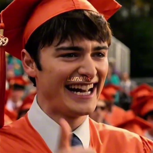 Fame is a Gun - Addison Rae || Credits to all clips provided || #strangerthings