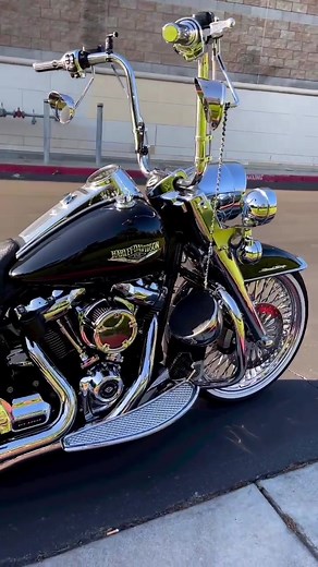 Cholo Style Harley Davidson Road King Showcase