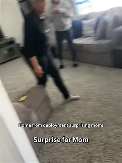 Heartwarming Surprise for Mom from Her Soldier