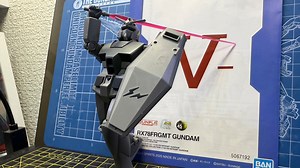 [新规闪电标志盾牌]万代2月 2750日元 藤原浩联名 1/144 重制版 RX78FRGMT元祖高达 玩家素组_哔哩哔哩_bilibili