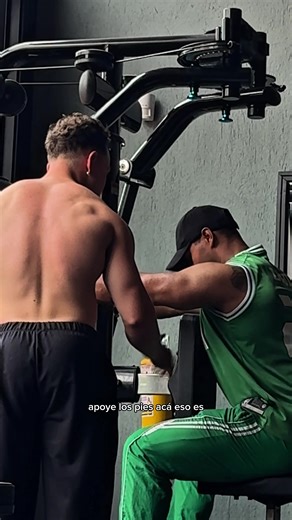 ¿Cuántos GYMBROS se sienten identificados? 👀👇🏼 #gymbro #personaltrainer #gymtips #hombros #ejercicios