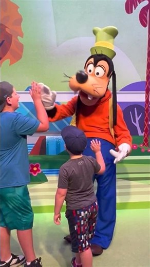 Meeting Goofy Meet & Greet in EPCOT at Disney World