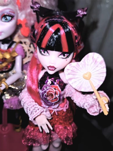 Happy Birthday Draculaura!!♡ . . . . . #monsterhigh #cupidasteria #draculaura #valentinesday #doll