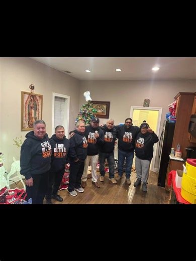 Feliz Navidad from our family to yours! May It be filled with love , happiness and light ❤️🙏🎄 When the @chicagobears are in the playoffs - Christmas gear has to include Bears apparel ! And in our prayers - world peace , prayers for our immigrant community and all the families that have been separated , and a Chicago Bears win too ❤️🙏 #drjuanitamora #doctora #allergist #chicago #chicagobears @Chicago Bears