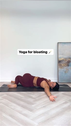 Bloating is uncomfortable and quite common ! Try these 5 yoga postures to help and the reasons behind it 👇🏽 Regardless of what causes bloating, dealing with a distressed stomach is always unpleasant. Slow twists and other gentle poses that usually bring the knees into the chest can actually alleviate bloating and offer some relief. 🧬 Twists Yoga twists help release blocked energies, keep your spine and digestive system healthy, and improve organ functions. Twists are like wringing out the org