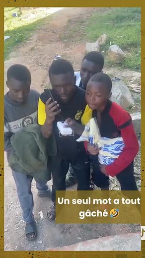 Fais doucement quand on parle au Boss. Voilà tu as mis tout tes camarades dans l'eau 😁😁 | Martin Lalliba Ouoba