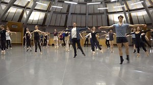 445K views · 10K reactions | REPLAY. Revivez la classe du matin du Ballet de l'Opéra de Paris, filmée le 29 avril à l'occasion de la Journée Internationale de la Danse au Palais Garnier : urlz.fr/9AKC | Opéra national de Paris | Facebook