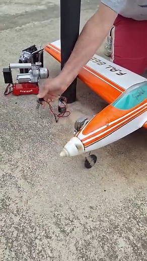 322K views · 1.7K reactions | 4 stroke engine on small rc airplane | RC Reporter | Facebook