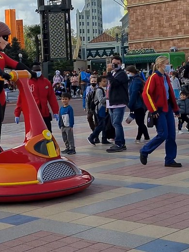 Rencontrez Elastigirl à Disneyland Paris !