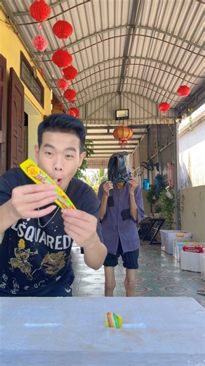Bà cụ tặng cháu trai món quà bất ngờ😱😱😱😱😱
