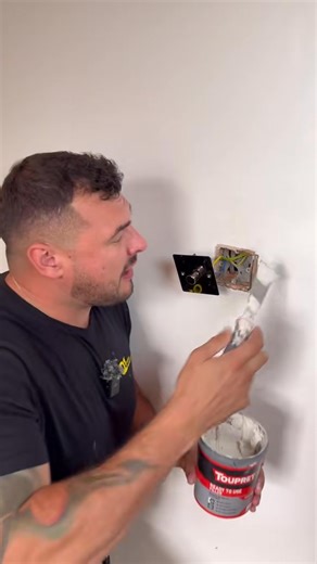 HOW TO FIX LIGHT SOCKET GAPS LIKE A PRO #diy #decorating #painting #foxy #foxythedecorator ￼ | Kris Fox Devos