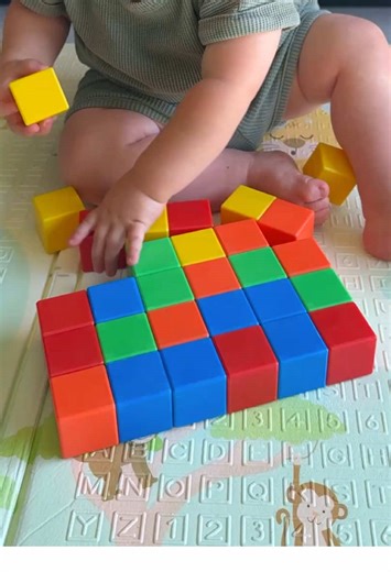 These magnetic blocks are great manipulative toys for teaching children early learning skills. #toddlertoys #earlylearning #magneticblocks #creatorsearchinsights