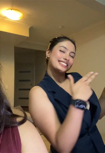 Why’s everyone so serious? @Swostika🎀 #pricetag #bestie #funnymoments #fyp