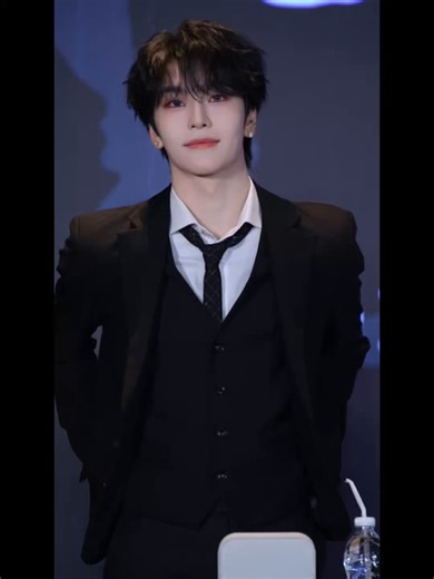 HE’S SO FINE OMG... I can’t even explain it but the kilig is hitting so hard right now?!?! like do u guys get me?!?! the way I’m feeling so much kilig... wish there was a better word in english but nothing compares so u won't get it... the kilig is literally kilig-ing HAHAHHAH 😭