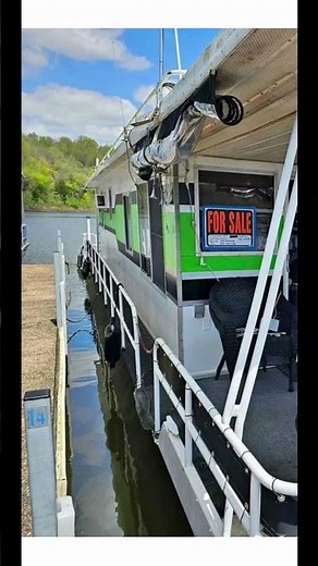 1974 Sumerset House For Sale By Owner $28K in Kentucky - Pros and Cons of Living On a Houseboat