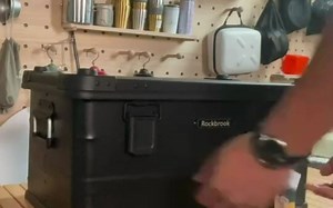 沉浸式开箱丨黑色镁铝合金箱~