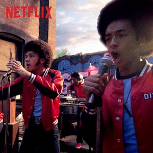 音楽が、世界への扉を開く。 1970年代のニューヨーク。貧しくも活気溢れる時代を生きた若者たちの姿とやがて世界へ広がるヒップホップの誕生を描く。Netflixオリジナルドラマ『ゲットダウン』独占配信中。 | Netflix