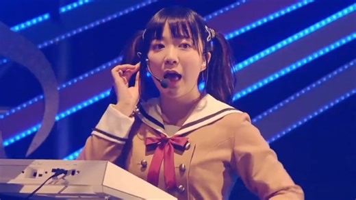 没记错的话这应该是PPP唯一一次身穿花咲川校服的泪滴现场，战歌泪滴真是太燃了！此时PPP才组成一年，好年轻的大家，真是令人怀念！