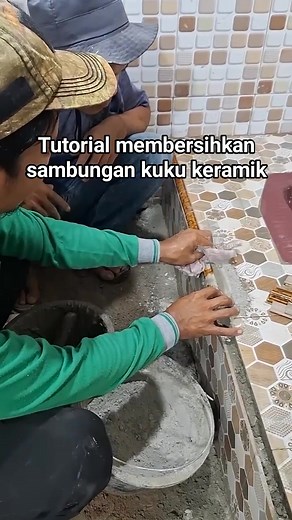 Ikuti tutorial ini agar hasil pasangan menjadi lebih rapi dan bersih tanpa meninggalkan semen di atas keramik #sharecarpentryknowledge #pengikut #jangkauanluas #fyp #foryourpage | Andro Nahak