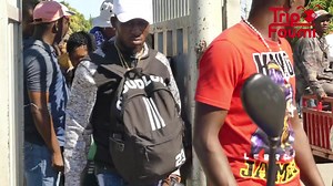 72K views · 722 reactions | Gade travay sòlda dominiken yo ap fè sou frontyè Wanament lan. Depi se machin k ap sòti lakay yo, yo pran kòb nan men chofè yo epi fouye Ayisyen k ap sòti. | TripFoumi Enfo | Facebook