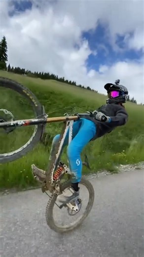 9.7K views · 265 reactions | Backwheel skills are dialed Rider - @goncaloccb : @lachiestevensmcnab #downhill #dhmtb #biking #cyclelife #wheelietime #mtb #biker #biking #mountainbiking #velo #vtt #enduro #manual #bici #redbull #mtblife #enduromtb | BikeStable | Facebook