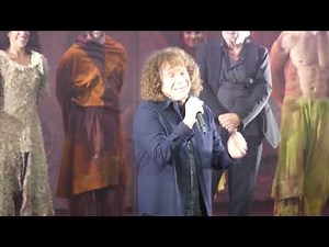 Notre Dame de Paris Salutations broll