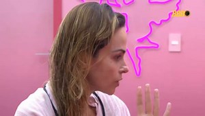 Ana Paula foi até o quarto para tirar satisfações com Chaiany, como havia prometido, sobre a convivência entre elas e as histórias que vêm sendo criadas. Até então, nunca havia ocorrido uma conversa direta entre as duas, apenas reações impulsivas de Chaiany contra Ana, sem motivos aparentes. #TeamRenault #BBB26