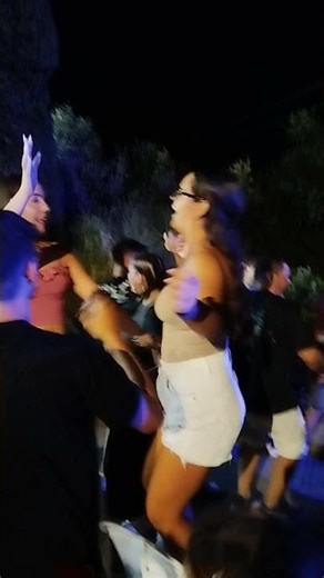 Αφροδίτη και Θεοδώρα Τσιφτετέλι Πανηγύρι Αερόστατο Σιναράδων Κερκυρα