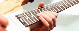 How to Play the Electric Guitar：There are many ways to play the electric guitar - Musical Instrument Guide - Yamaha Corporation