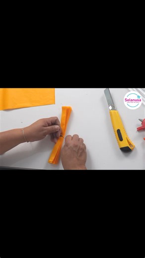 🎥 Video Tutorial – Arco para Altar de Día de Muertos con materiales Selanusa 🌼✨ Aprende paso a paso cómo crear un hermoso arco decorativo para altar de Día de Muertos, elaborado exclusivamente con materiales Selanusa. Ideal para decorar altares familiares, escolares o proyectos especiales llenos de color, tradición y creatividad. 🧡 Materiales que utilizaremos en este tutorial: ✂️ Cúter – para cortes limpios y precisos, como todo profesional Selanusa. 💜 Lentejuela especial mariposa fashion – 