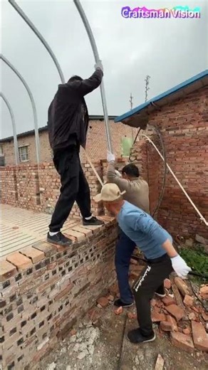 Breeding greenhouse framework building: Installation the circular tube arched roof