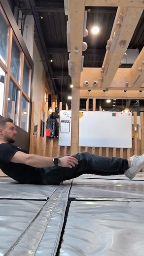 Un classique/basique pour travailler les abdos : 10 crunchs, suivis...