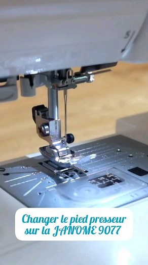 Changer le pied presseur sur votre JANOME Jean and Stretch 9077: Voici les bons gestes ! N'hésitez plus à changer de pied pour profiter des pieds fournis avec votre machine : pied fermeture à glissière, pied bourdon pour points décoratifs, pied spécial boutonnières automatiques à la taille du bouton ! Qui par ici change toujours son pied presseur en fonction de la couture à réaliser ? Facilitez vous la vie avec vos accessoires JANOME 👍👍 #machinesacoudrejanome #janomefrance #couturemachine #app