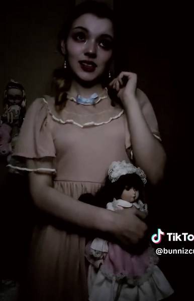 morute dollcore vintage dress makeup hair inspo creepy eerie horror cute dark gloomy coquette aesthetic singer songwriter the jane doe girl #morute #dollcore #aesthetic #creepy #coquette