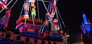 Tokyo Disneyland Electrical Parade Dreamlights Tokyo Disneyland has the reputation for the "BEST" parades of all the Disney Parks. Well yes this is true! This parade is EPIC. Official Link https://www.tokyodisneyresort.jp/en/tdl/show/detail/913/ | DisneyFamilyMadness