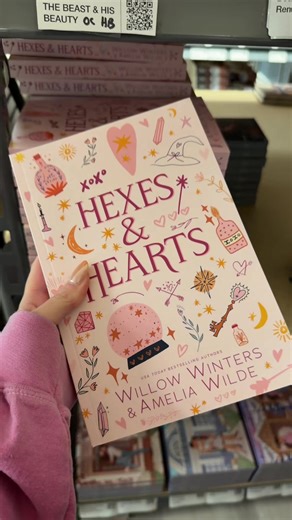 Willow Winters (@willowwintersauthor)’s videos with original sound - Willow Winters