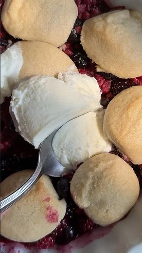 2-Ingredient Berry Cobbler (gluten-free, dairy-free, vegan!)