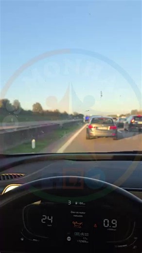 Atualização A1 km72 Heli já levantou do local. Trânsito circular normalmente sentido S/N e sentido N/S já aberto também, mas muito congestionado.. OS MONHACAS Waze Portugal 📷 Ricardo Matias | OS MONHACAS