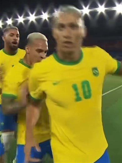 Players Dancing Moments: Captivating Moves