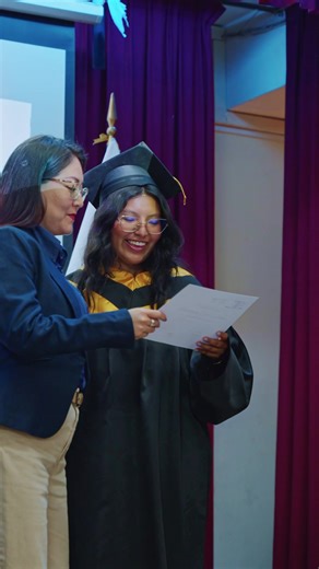 Celebrando la primera promoción de Anglo International