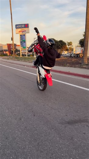 JayKeo | Provin myself wrong, i came a long way from pedals🙅🏽‍♂️ #jaykeo#bikelife#2stroke#cr125 | Instagram