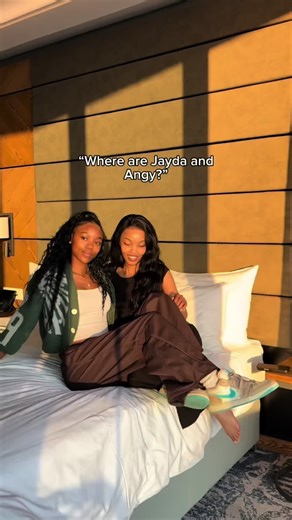 Exploring the City: A Day Out with Friends