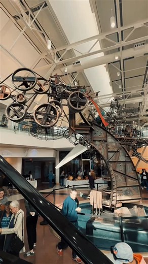 The 20th Annual Deja Vu Fine Arts and Craft Show as full of creativity, wonder, and amazing artists! #visitcolumbusin #columbusin #columbusindiana #thingstodoinindiana #thingstodoinindiana #columbus #supportlocal #midwestravel | Visit Columbus, Indiana