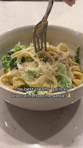 Creamy Garlicky Broccoli Fettuccine Pasta