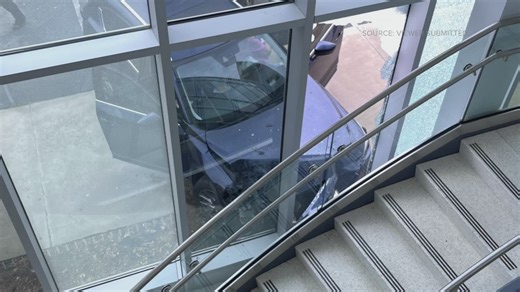 Car crashes into Davidson County Courthouse