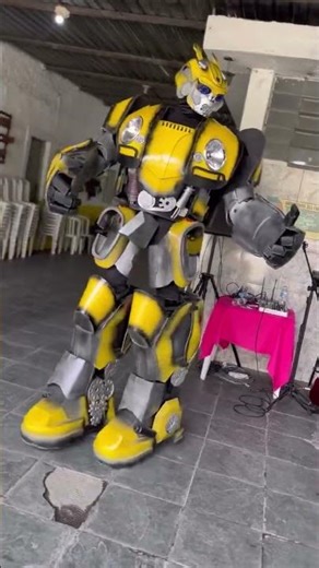 Bumblebee Invades the Show! 🤖🎤 Amazing Performance at an Event!