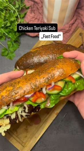 Laura | Chicken Teriyaki Sub . 200g Hähnchen 150ml Ananassaft 20ml Sojasauce 30ml Teriyaki Sauce 1 Knoblauchzehe Etwas Ingwer 2 Eßl. Honig... | Instagram