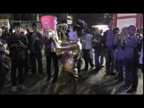 Street performance japanese golden butoh dancers